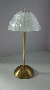 Đèn LED ba màu cảm ứng dùng pin lithium thay đổi màu sắc dùng cho phòng ngủ bàn cạnh giường ngủ quán cà phê quầy bar