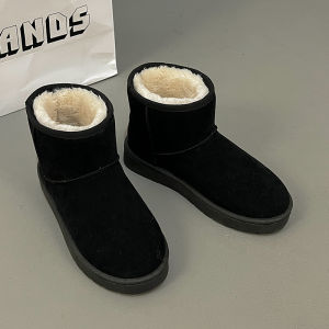 รองเท้าบูทหิมะขนแกะหนาสำหรับผู้หญิง ฤดูหนาวปี 2025 รองเท้าบูทหิมะทรงสั้นแบบใหม่ กันลื่น อบอุ่น พื้นหนา รองเท้าบูทหิมะสไตล์เกาหลี