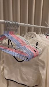 โปรเด็ด!! ไม้แขวนเสื้อ ไม้แขวนสแตนเลส เคลือบซีลีโคนกันลื่น 2 ขนาด ผู้ใหญ่ 40cmx20cm เด็ก 30cmx18cm สีพาทเทล พร้อมส่ง CC0