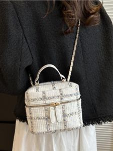 Mini Fashionable Woolen Crossbody Bag with Chain Single Shoulder Versatile Bag for Casual Occasions Youth Canvas Material