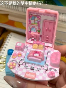 Mini House Model Scene Ornaments Creative Keychain Hanging Pendants Stress Relief Gifts for Friends Small Size Dollhouses