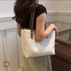 【พร้อมส่ง-ราคาดี】-กระเป๋าสะพายไหล่ลำลอง ขนาดใหญ่ จุ ของได้เยอะ พิมพ์ลาย สไตล์ยุโรป และอเมริกา เข้า กับทุกการแต่งกาย แฟชั่นเรโทร fashion bag