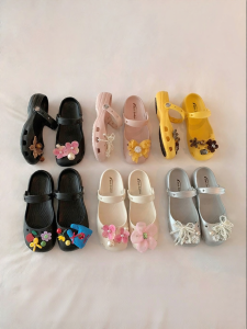 SHÉII | Dép Clogs Hoa Trang Trí Cho Kỳ Nghỉ Biển