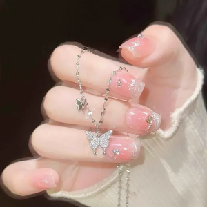 Elegant Butterfly Pendant Necklace Womens Luxury Clavicle Chain Subtle Design Sensation Necklace 2025 New Fashion Jewelry