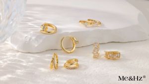 KHOEN TAI THỜI TRANG CHIC - ĐÁ CUBIC ZIRCONIA CZ - PHỦ VÀNG 14K Me&Hz Gold Plated Huggies Hoop Earrings