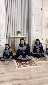 MUKENA QANITA BLACK: Mukena Potongan Berlengan & Tule Halus