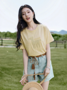 XIANGYING | Milk Yellow Embroidered Casual Loose T-shirt