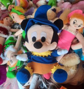 Boneka Mickey dan Mini Mouse si penyihir