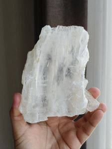 ✨ เซเลไนต์ แผ่นใส สวย ชิ้นขนาดใหญ่ และหนา 🌟 เนื้อค่อนข้างใส วิ้งๆ วางประดับบ้านได้ / 911 กรัม.