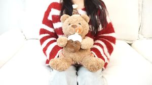 COD ตุ๊กตา หมีวันเกิด ตุ๊กตาหมีตุ๊กตา มีหมวกเค้กน่ารัก 50CM ของขวัญวันเกิดสําหรับเด็กช