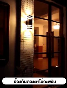 ซื้อ1แถม1 โคมไฟติดผนัง LED ไฟตกแต่งกลางแจ้งเปลี่ยนได้ หลอดไฟ IP67 กันน้ำ โคมไฟติดผนังสองทิศทาง ส่องสว่างทุกอย่าง วิธีการตกแต่งที่หลากหลาย