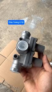 Chia hơi 2 núm đông phong 375 howo đầu kéo dùng cho hệ thống phanh xe ô tô