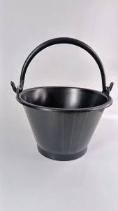 ถังน้ำพลาสติก 6 ลิตร ถังปูน หูหิ้วเจาะตาไก่ ถังพลาสติกพีวีซี สีดำ