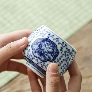 แก้วดื่มชาเซรามิกลายดอกไม้สีน้ำเงิน แก้วดื่มชาแบบเดี่ยว แก้วดื่มชาแบบนิ่ม แก้วดื่มชาแบบกดมือ สไตล์จีนโบราณ