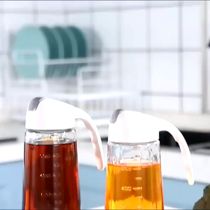 Bình Đựng Dầu Ăn Nước Chấm Thủy Tinh Cao Cấp Tự Động Mở Nắp Khi Rót 300ml