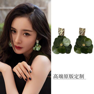 ต่างหูดอกไม้ยาวสีเขียวสไตล์ฝรั่งเศส แฟชั่นเกินจริง สไตล์ใหม่ 2025 เครื่องประดับหูที่หรูหราและโดดเด่น