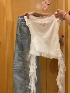 เสื้อยืดแขนสั้นผ้าลูกไม้สไตล์เกาหลีสำหรับผู้หญิงในช่วงฤดูร้อนปี 2025 เสื้อคอวีทรงเข้ารูป เสื้อผ้าทำงาน ลายตัวอักษร แขนสั้น ทรงเข้ารูป