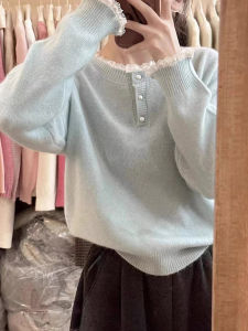 เสื้อสเวตเตอร์ถักคอวีลายลูกไม้สไตล์เกาหลีสำหรับผู้หญิงในฤดูใบไม้ร่วงและฤดูหนาว เสื้อคลุมสบายๆ อบอุ่น นุ่ม ใส่ได้หลากหลาย