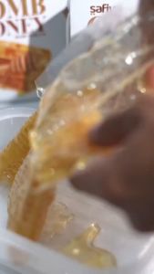 Safiya Madu Sarang Asli 100 Gram Raw Honey Comb