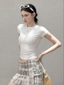 Cantonstory | Embroidered Square-Shoulder Slim Fit T-Shirt
