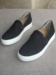 Large Size Womens Casual Shoes Breathable Mesh Leather Thick Bottom Flat Bottom Slip-On round Toe mid Heel Rubber Outsole