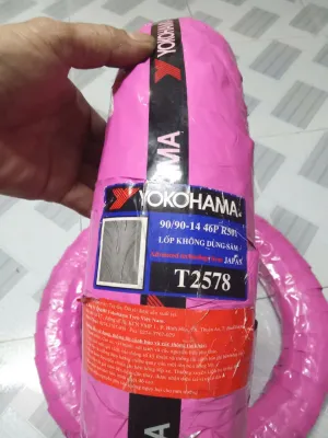 Lốp Yokohama 80/90-1490/90-14KHÔNG RUỘT XE AB110 AB125CLICH và các dòng xe thông dụnghon da YAMAHA Suzuki. vỏ xanh và đỏ giao ngẫu nhiên. anh em mua hàng LH zalo 0903 761336