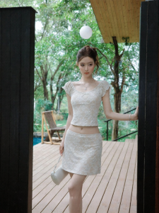 THROUS | Bộ Đầm Cổ U Thêu Hoa Màu Cam