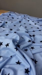 VẢI LỤA 75D HỌA TIẾT SAO ĐEN NỀN XANH NHẠT-KHỔ 1.5M-VẢI NHÀ PHẠM