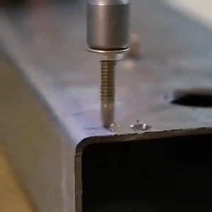 LH Tools Stor: D-WE Mesin Dampak Baterai Tanpa Kabel & Dampak 700N.M