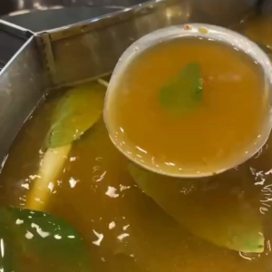 1 แถม 1 น้ำซุปแจ่วฮ้อน ครบเครื่องเข้มข้นกลมกล่อม สูตรลับต้นตำรับอีสาน เดอะร็อคชาบู