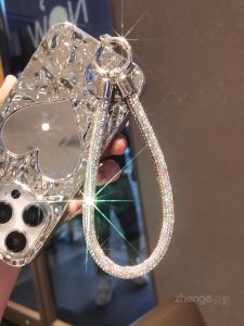 Short Phone Strap with Thickened Water Diamond Pendant High-End Feeling Goddess Sparkling Diamond Drop-In with Metal Clip Strong