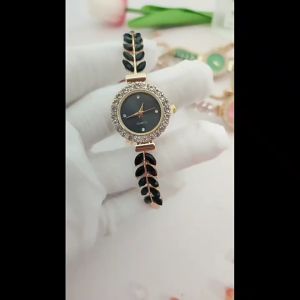 Womens Watche Crystal Quartz Watch light luxury rose gold full of stars diamond loving heart bracelet Adjustment Bracelet Watches for Outside Office Business Meeting