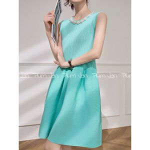 Elegant Green Pearl-embellished Round Neck Knitted Short Dress