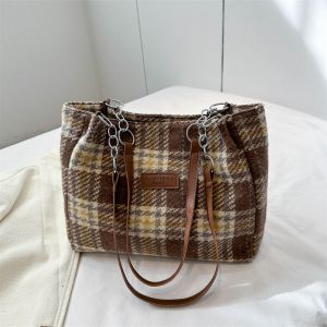 กระเป๋าถือลายสก็อตขนาดใหญ่สำหรับผู้หญิง กระเป๋าสะพายไหล่แบบลำลอง ทรงสี่เหลี่ยม สไตล์สตรีท เทรนด์ฤดูใบไม้ร่วง/ฤดูหนาว