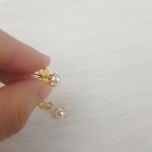 Bông Tai Nữ Nụ Hạt Trái Châu Nhân Tạo Trắng Thiết Kế Basic Đơn Giản Thanh Lịch B15V2 | Berry Jewelry