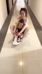 Xe lắc cao cấp bánh PU giảm sóc có đèn và nhạc BBT GLOBAL SW004/SW004B