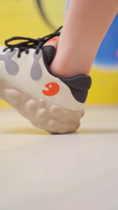 UIN Figueras I Womens Walking Travel Shoes Casual Wide Toe Chunky Fashion Sneaker-Fall Leaf