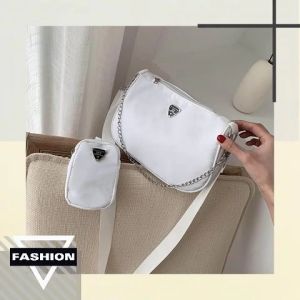 Psion  จัดส่งที่รวดเร็ว  กระเป๋าสะพายไหล่สไตล์สาวเกาหลีแต่งโซ่เก๋ พอดูมีอะไรงานผ้านิ่มแถมซื้อหนึ่งได้ถึงสอง ราคาถูกมากสายแฟชั่นไม่ควรพลาด