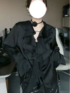 เสื้อเชิ้ตคอวีแขนยาวสีดำสำหรับผู้หญิง ทรงหลวมๆ สไตล์ฤดูใบไม้ผลิและฤดูร้อน ผ้าบางๆ ดีไซน์พิเศษ เสื้อเชิ้ตที่สวมใส่สบาย