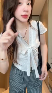 Set công sở nữ set tiểu thư mặc hè áo Ren hoa nổi buộc dây nơ tay hến phối quần Kaki sọc suông xinh