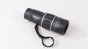 TaffSPORT Prime Teropong Monokular Focus Zoom Lens 66 M/8000 M - 16x52\\n\\n Apa Itu Monokular Teropong TaffSPORT?\\n\\nMonokular Teropong TaffSPORT adalah alat optik yang dirancang khusus untuk penelusuran jarak jauh. Dengan spesifikasi TaffSPORT Prime 16x52, alat ini memberikan pengalaman visual yang luar biasa bagi penggunanya.\\n\\n Kelengkapan Produk\\n\\nRincian yang Anda dapatkan untuk pembelian produk ini:\\n\\n- 1 x TaffSPORT Prime Teropong Monokular Focus Zoom Lens 66 M/8000 M - 16x52\\n- 1 x Tas Penyimpanan\\n- 1 x Lanyard\\n- 1 x Panduan Penggunaan\\n\\n Spesifikasi TaffSPORT Prime 16x52\\n\\nMonokular Teropong TaffSPORT memiliki spesifikasi yang menarik, antara lain:\\n\\n- Zoom: 66 M/8000 M\\n- Tingkat Perbesaran: 16x\\n- Diameter Objektif: 52 mm\\n\\n Cara Menggunakan Monokular Teropong TaffSPORT\\n\\nBerikut adalah langkah-langkah penggunaan:\\n\\n1. Buka tas penyimpanan dan ambil monokular.\\n2. Tunjukkan monokular ke objek yang ingin dilihat.\\n3. Gunakan tombol zoom untuk memperbesar atau memperkecil objek.\\n4. Sesuaikan fokus menggunakan roda fokus.\\n\\nBerikut adalah beberapa tips dan trik penggunaan:\\n\\n- Selalu simpan monokular dalam tas penyimpanan ketika tidak digunakan.\\n- Jangan mengarahkan monokular langsung ke matahari.\\n- Pastikan lensa bersih sebelum dan setelah penggunaan.\\n\\n Alasan Memilih Monokular Teropong TaffSPORT\\n\\nAda beberapa keunggulan Monokular Teropong TaffSPORT, antara lain:\\n\\n- Desain ringkas dan portabel\\n- Kualitas gambar yang jernih dan tajam\\n- Fokus yang cepat dan akurat\\n- Dapat digunakan dalam berbagai kondisi cuaca\\n\\nBerikut adalah beberapa testimoni pengguna:\\n\\n\\\"Saya sangat senang dengan Monokular Teropong TaffSPORT. Ini memudahkan saya untuk melihat objek jauh dengan jelas.\\\" - John Doe\\n\\n Penutup\\n\\nMonokular Teropong TaffSPORT adalah pilihan yang tepat bagi Anda yang mencari alat optik untuk penelusuran jarak jauh. Dengan spesifikasi yang menarik dan keunggulan yang dimilikinya, TaffSPORT Prime 16x52 akan menjadi teman setia Anda dalam menjelajahi dunia.\\\"