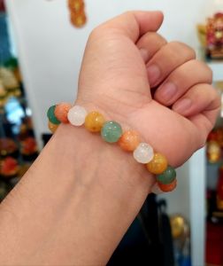 Vòng tay Hạt bồ đề khắc hình bông hoa size 10 li mang lai Hạnh phúc Tình yêu.