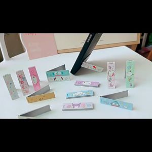 📱ไอเทมเล็กๆ ที่ทำให้ชีวิตง่ายขึ้นเยอะ ✨ขาตั้งโทรศัพท์ SANRIO ตัวขาสามารถพับเก็บ และกางออกได้ ใช้งานสะดวก มีเทปกาวสำหรับติดตั้งกับมือถือ ติดแน่นทนทาน ขนาด 5×1.5 cm.