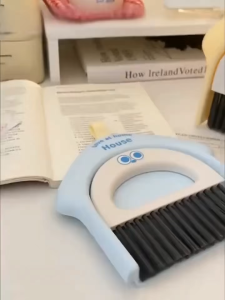 Cartoon Desktop Broom Dustpan Set Detachable Hangable Mini Broom Dustpan Set Handheld Keyboard Cleaning Brush Coffee Powder