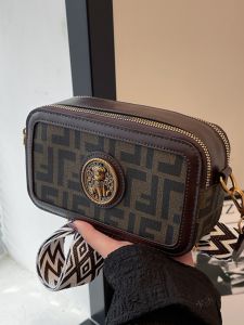 Fashionable Wide Strap Camera Bag Womens Stylish Commuter Crossbody Bag Versatile Small Square Bag Casual Leisure Handbag