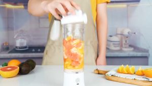 600MLHome juicer  Bottled Juicer Electric USB Rechargeabl Mini Blender Original Portable Blender