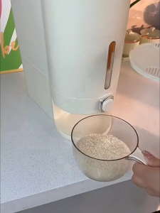 HETEE 5kg/10kg Airtight Rice Dispenser with Portion Scale Push-Type Insect Moisture Proof Food Storage Container