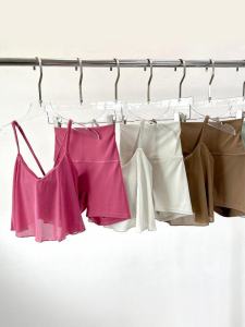 ชุดออกกำลังกายโยคะผ้าตาข่ายสำหรับผู้หญิง ชุดกีฬา กระโปรงสั้นสามส่วน กระเป๋า ชุดกีฬาปั่นจักรยาน เอวกลาง แขนกุด ฤดูใบไม้ผลิและฤดูร้อน