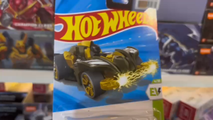 Mô Hình Xe Hot Wheels Wattzup Nâu Vàng – Hàng Chính Hãng Tỉ Lệ 1:64