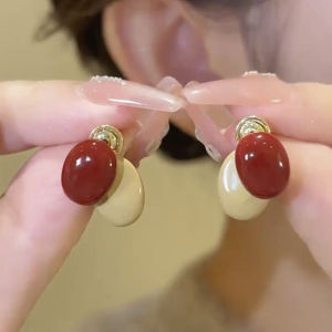 ต่างหูเงินสีแดง ต่างหูสไตล์ฝรั่งเศสแบบลำลองสำหรับผู้หญิง ต่างหูแบบห้อยสุดหรูหรา ต่างหูแบบห้อยแบบดั้งเดิม ต่างหูแบบดั้งเดิม